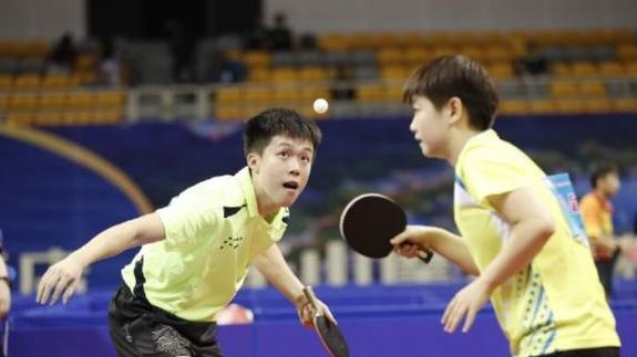 足事件背后 足事件背后