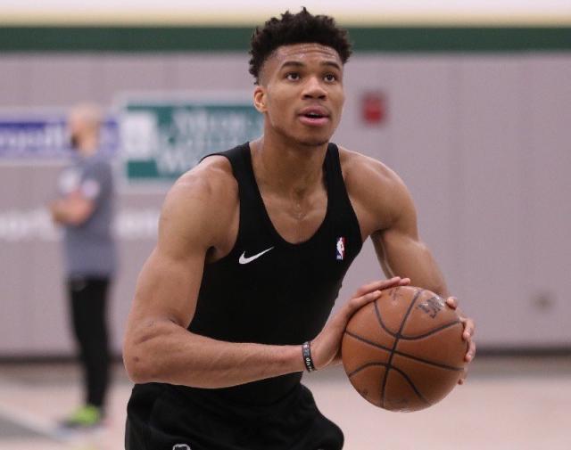 对职业球员 对职业球员